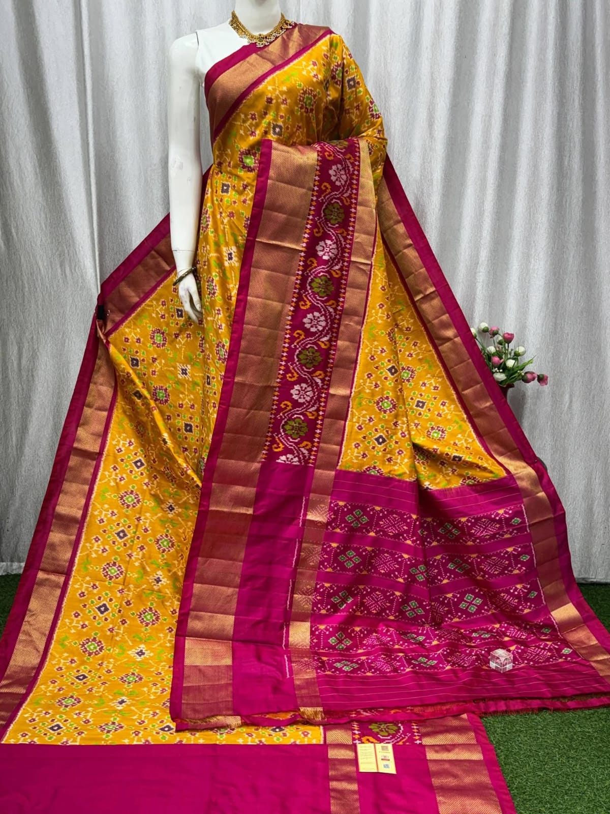 Yellow and Magenta Pochampally Ikkat Silk Saree Gold Zari
